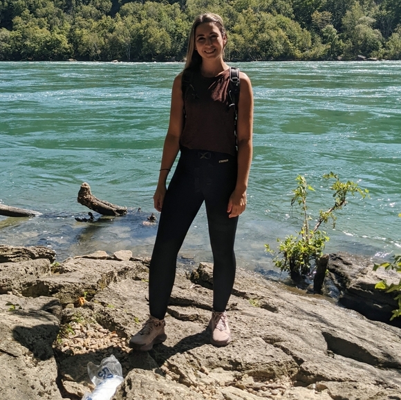 Meet your Posher, Alix - Picture 1 of 1